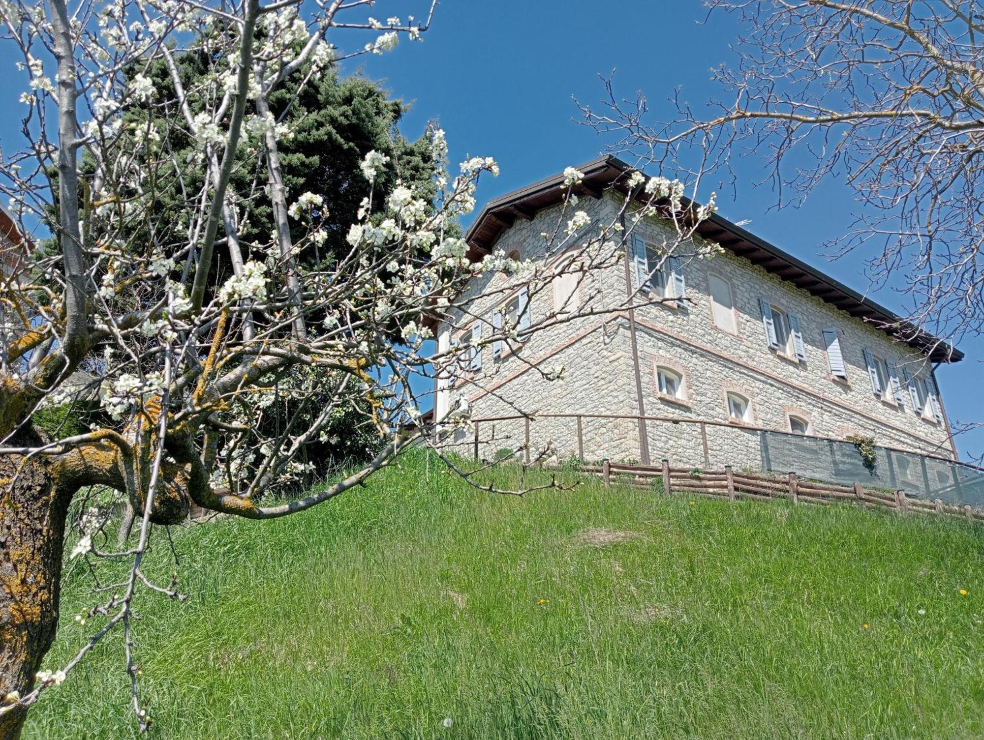 Casale Monte Valestra Bed & Breakfast Bebbio Exterior photo